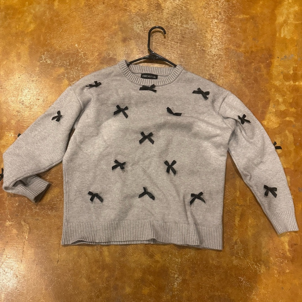 Arden B Grey Round Neck Bow sweater Sz M